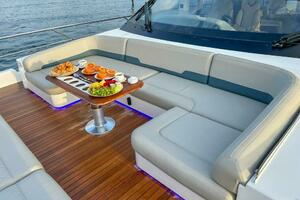 2024 Fairline Squadron 68 thumbnail 14