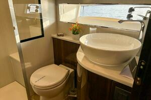 2024 Fairline Squadron 68 thumbnail 32