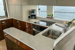 2024 Fairline Squadron 68 thumbnail 21