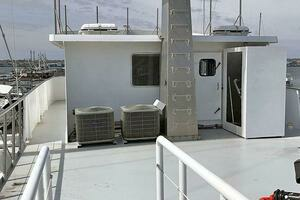 2013 Ocean Voyager 95 Expedition thumbnail 5