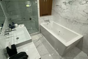 2011 Sunseeker 34M thumbnail 18
