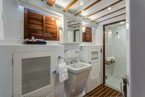 1947 Trumpy Raised Pilot House thumbnail 17