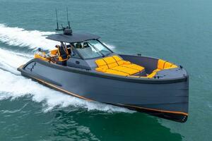 44FT (13.41M) LEKKER Worth Avenue Yachts