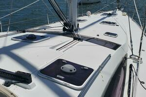 2012 Jeanneau 53 thumbnail 25