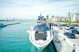 2018 Sunseeker 86 Yacht thumbnail 3