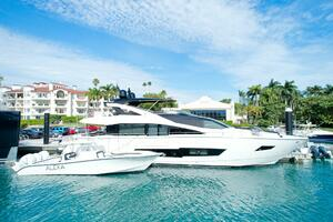 2018 Sunseeker 86 Yacht thumbnail 1