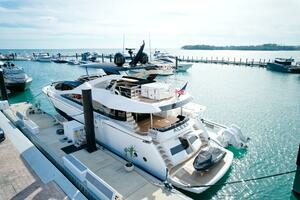 2018 Sunseeker 86 Yacht thumbnail 6