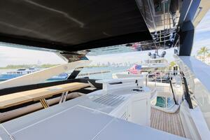 2018 Sunseeker 86 Yacht thumbnail 15
