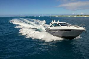 2019 Cruisers Yachts 50 Cantius thumbnail 6