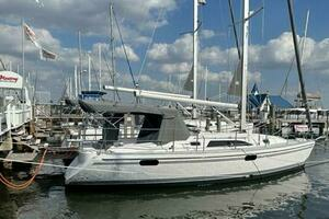  2023 Catalina 355 Yacht For Sale in Palmetto FL
