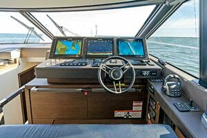 2019 63 Prestige Flybridge - RT Time - Helm