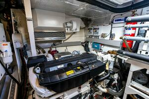 2019 63 Prestige Flybridge - RT Time - Engine Room