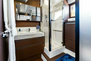 2019 63 Prestige Flybridge - RT Time - Master Stateroom Head