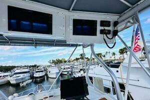 2001 Luhrs Convertible thumbnail 13