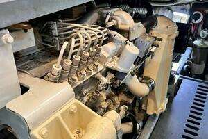 2001 Luhrs Convertible thumbnail 19