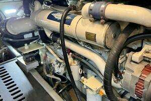 2001 Luhrs Convertible thumbnail 18