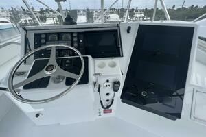 Hatteras SF Down Time - Helm