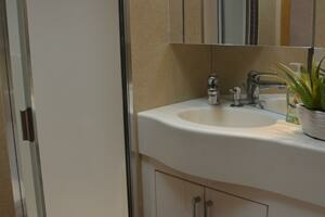 Hatteras SF Down Time - Master Head