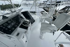 Hatteras SF Down Time - Helm