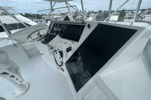 Hatteras SF Down Time - Helm