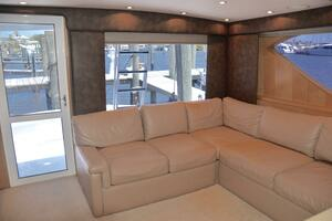 Hatteras SF Down Time - Salon