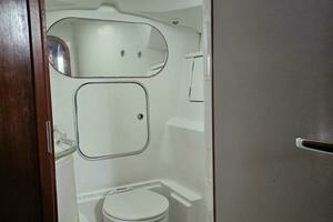 1996 Beneteau 40 CC thumbnail 32