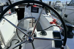 2020 Jeanneau 389 thumbnail 2