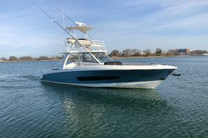  2017 Boston Whaler 420 Outrage Yacht For Sale in Humarock MA