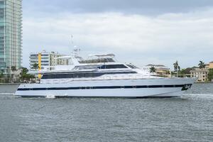 CIPANGO 92ft Versilcraft Yacht For Sale