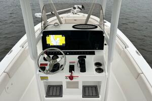 Photo 4093037 for 2021 Sea Hunt Ultra 219  