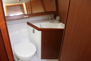 2015 Beneteau Oceanis 45 thumbnail 32