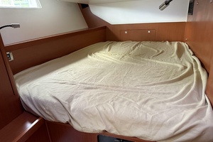 2015 Beneteau Oceanis 45 thumbnail 49