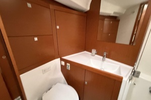 2015 Beneteau Oceanis 45 thumbnail 44
