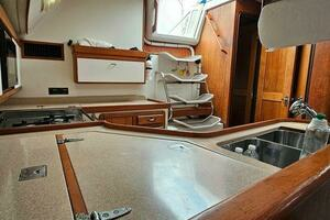 1995 Catalina 400 thumbnail 20