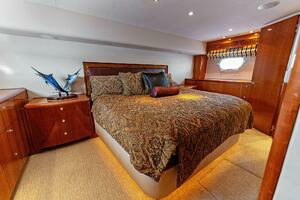 2007 Hatteras 64 Convertible thumbnail 30