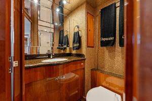 2007 Hatteras 64 Convertible thumbnail 32