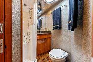 2007 Hatteras 64 Convertible thumbnail 28