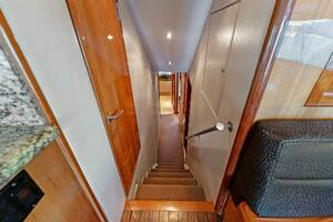 2007 Hatteras 64 Convertible thumbnail 18