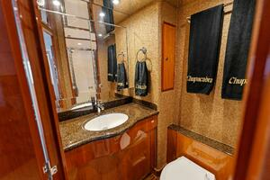 2007 Hatteras 64 Convertible thumbnail 33