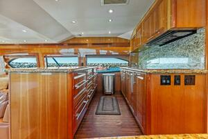 2007 Hatteras 64 Convertible thumbnail 11