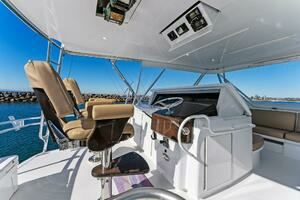 2007 Hatteras 64 Convertible thumbnail 35