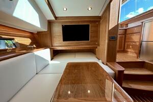 Photo 4914927 for 2027 Sabre 43 Salon Express  