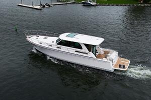 Photo 4691656 for 2027 Sabre 45 Salon Express  