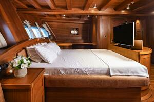 2013 East Yachting Custom thumbnail 45