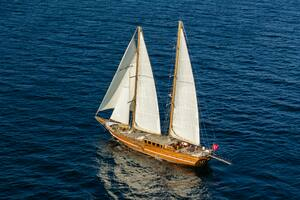 2013 East Yachting Custom thumbnail 8