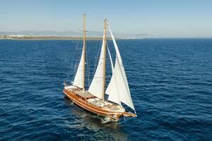 2013 East Yachting Custom thumbnail 7