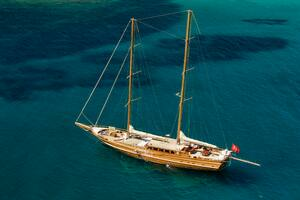 2013 East Yachting Custom thumbnail 6