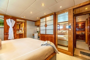 2011 Trinity Yachts Trinity 164 thumbnail 27