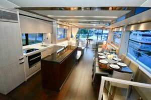 2018 Sunseeker Yacht thumbnail 4