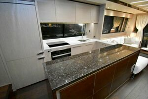 2018 Sunseeker Yacht thumbnail 16